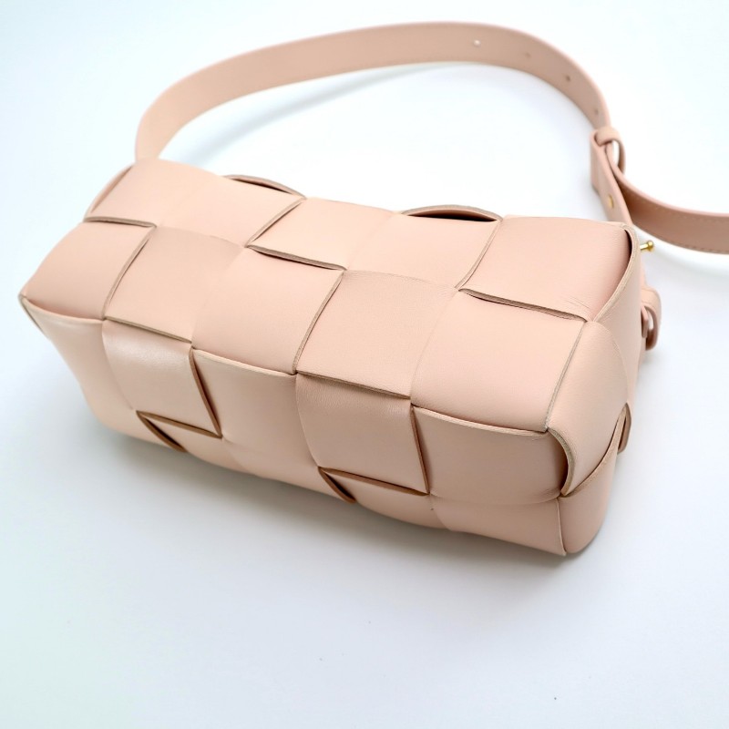 Bottega Veneta bv Cassette 裸色 10格 肩背包 羊皮革-5