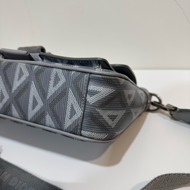 Dior 深淺灰牛皮拼 PVC鑽石紋 Hit the Road郵差包 斜背包-8