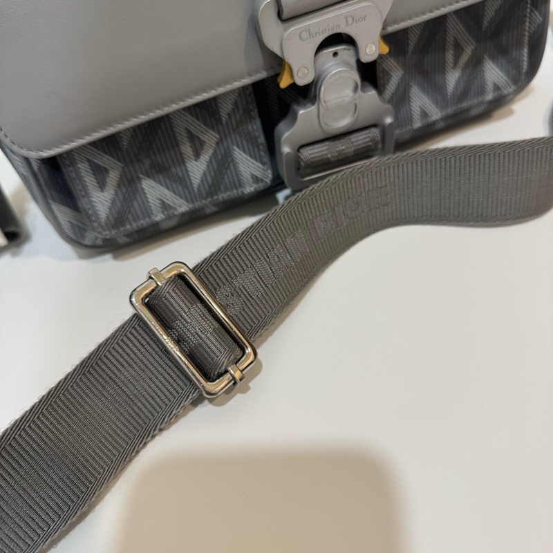 Dior 深淺灰牛皮拼 PVC鑽石紋 Hit the Road郵差包 斜背包-11