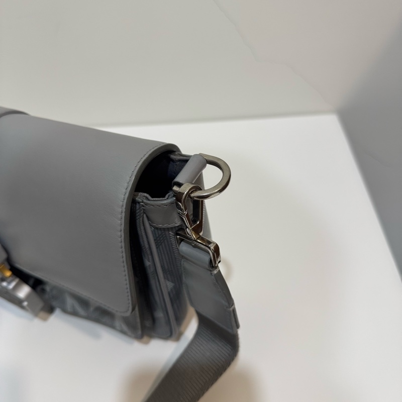 Dior 深淺灰牛皮拼 PVC鑽石紋 Hit the Road郵差包 斜背包-12
