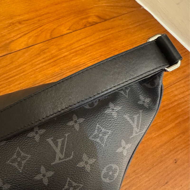 LV黑老花胸口包  價格甜到爆😻-30
