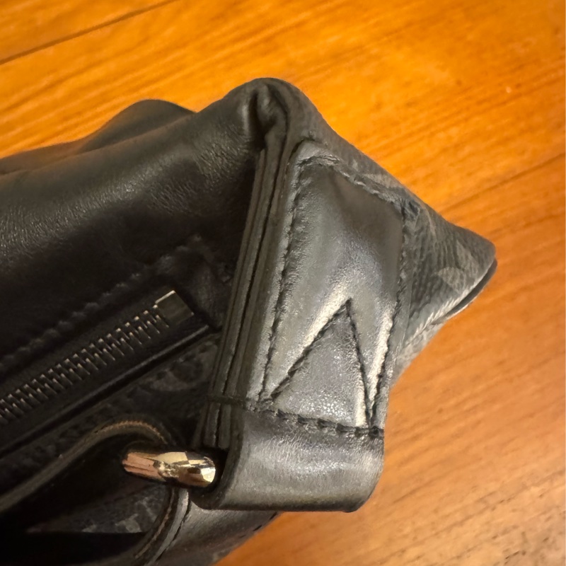 LV黑老花胸口包  價格甜到爆😻-34