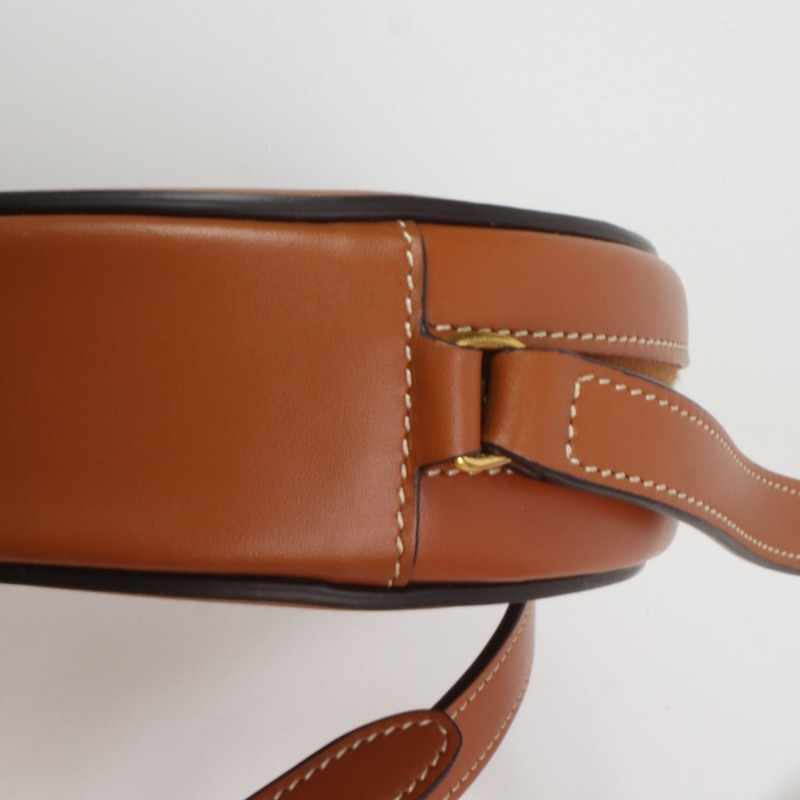 Celine 焦糖色圓餅牛皮小號 肩背包斜背包-8