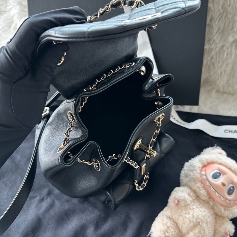 【配件:防塵袋 】Chanel 25a duma 小號 牛皮 書包 背包 雙肩包 黑金-6