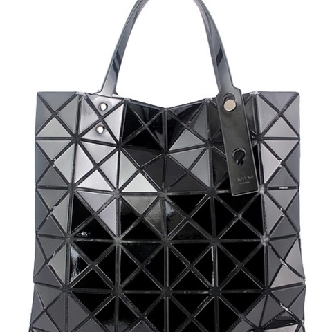 全新 三宅一生 BAOBAO 6*6 黑色 台灣購