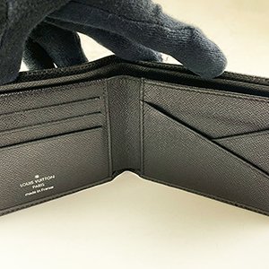 *奢華大道國際精品*【L3263】LV 黑色TAIGA Multiple 對開短夾 M30952-4