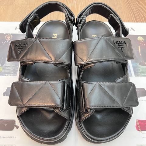 PRADA皮革涼鞋