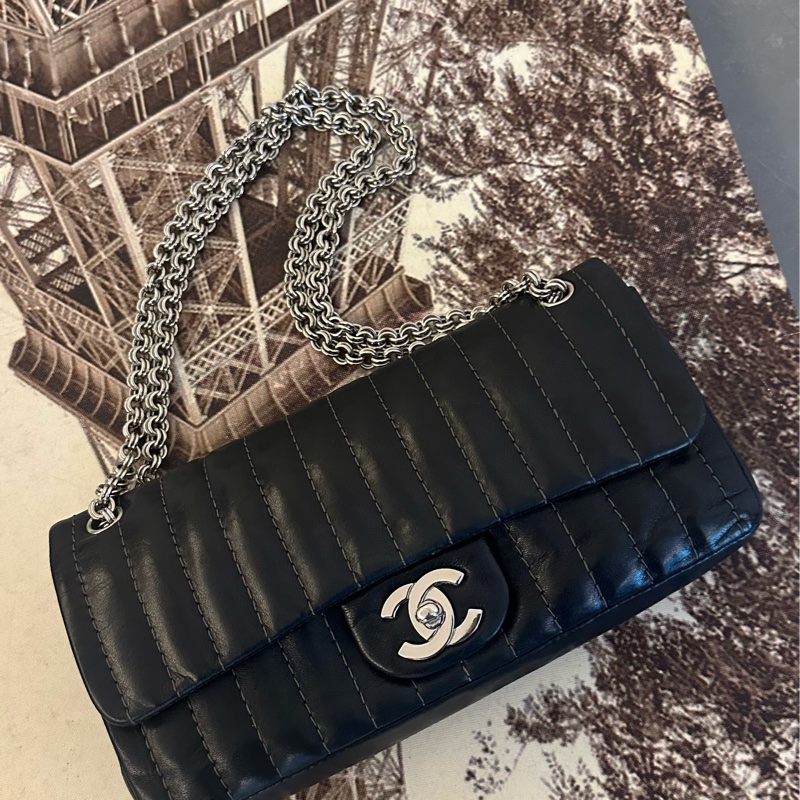 (MYMLuxurybag)🔥經典 25cm Chanel 🔥黒銀 皮袋 肩背袋-1