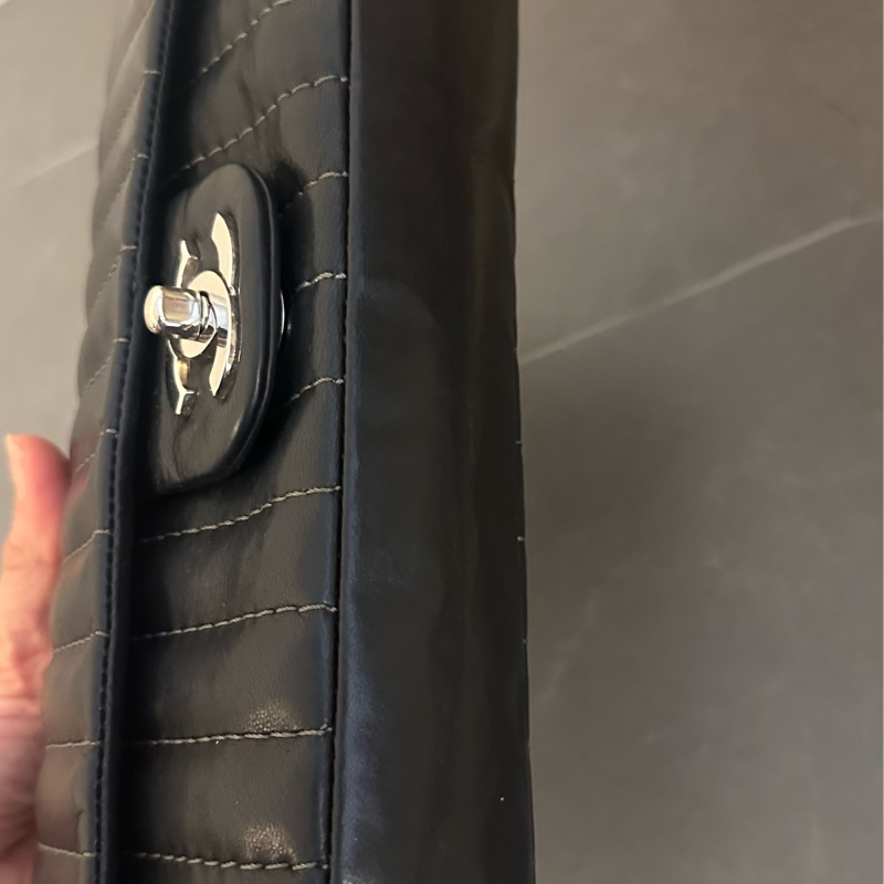 (MYMLuxurybag)🔥經典 25cm Chanel 🔥黒銀 皮袋 肩背袋-9