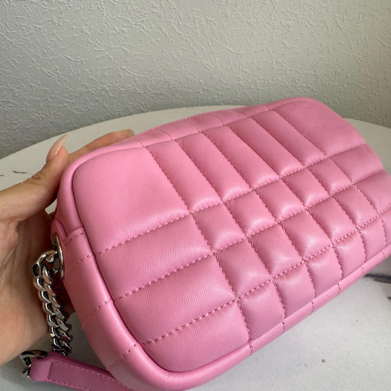 Burberry 就是要一顆粉紅色斜背包-4