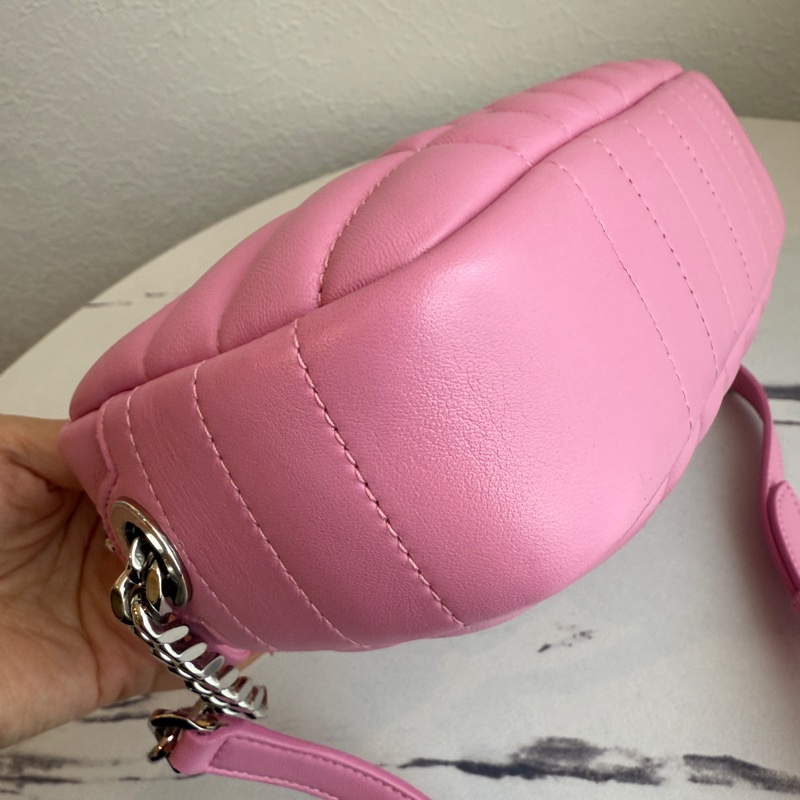 Burberry 就是要一顆粉紅色斜背包-12