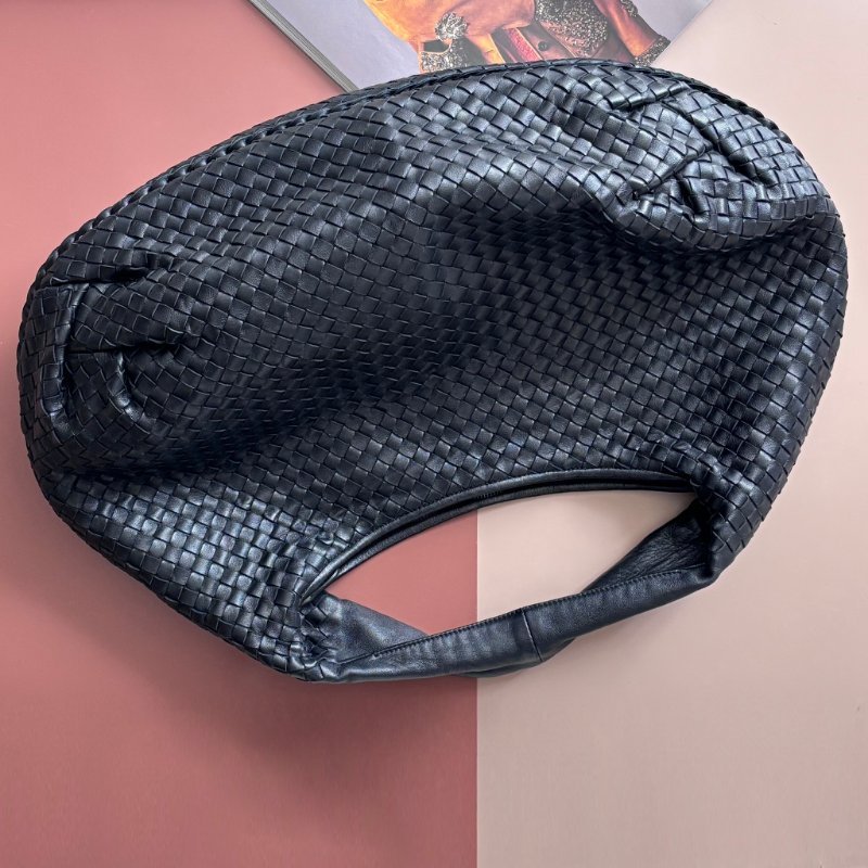 ::Bottega Veneta:: BV Belly Hobo Intrecciato 黑色編織手提包 肩背包 彎月包 大款 和尚包 流浪包-1