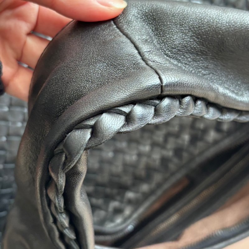 ::Bottega Veneta:: BV Belly Hobo Intrecciato 黑色編織手提包 肩背包 彎月包 大款 和尚包 流浪包-3