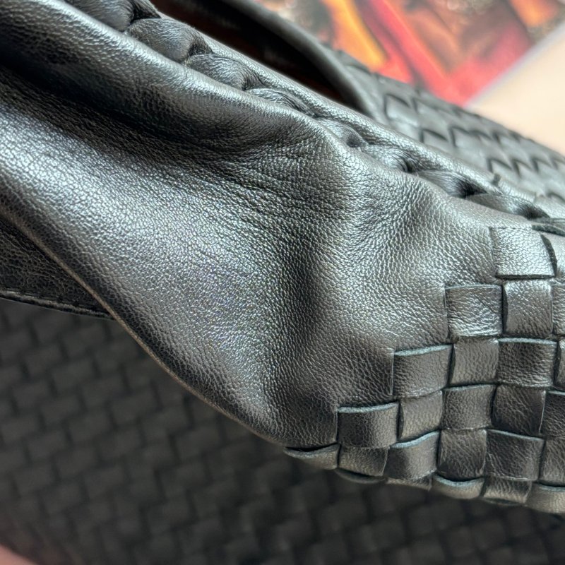 ::Bottega Veneta:: BV Belly Hobo Intrecciato 黑色編織手提包 肩背包 彎月包 大款 和尚包 流浪包-4