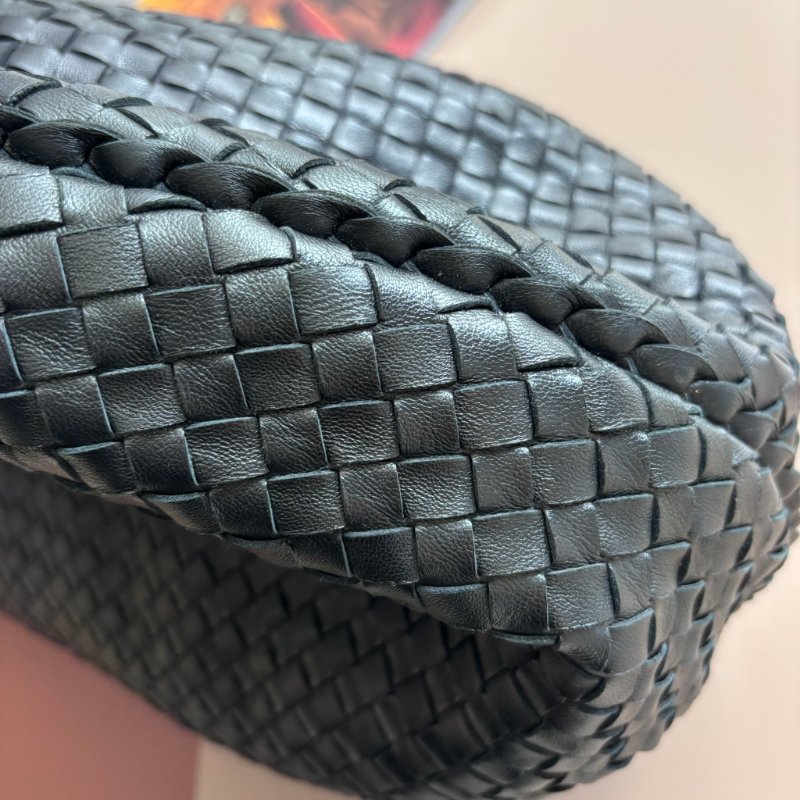 ::Bottega Veneta:: BV Belly Hobo Intrecciato 黑色編織手提包 肩背包 彎月包 大款 和尚包 流浪包-6