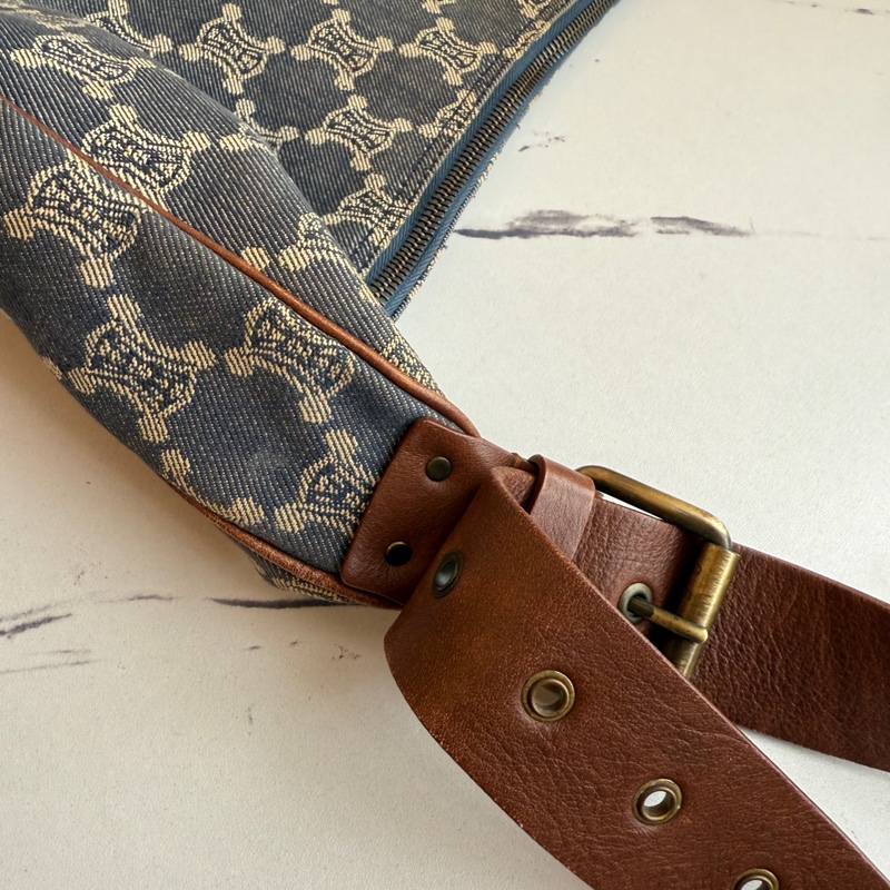 Celine牛仔大餃包很帥氣-2