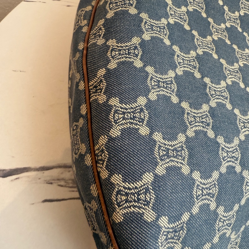 Celine牛仔大餃包很帥氣-16