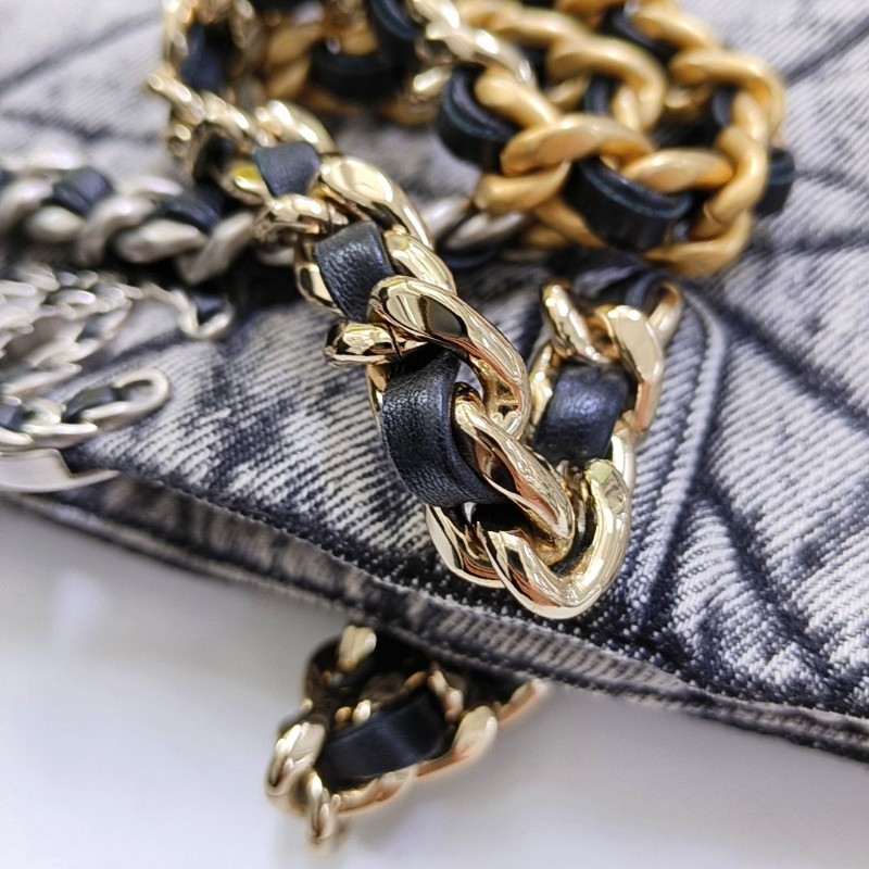 CHANEL CHANEL 19 黑色牛仔布菱格紋絎縫單肩包 金色銀色釘色五金-9