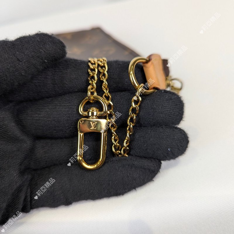 莉亞精品♡LV 小麻將包 九新美品-12