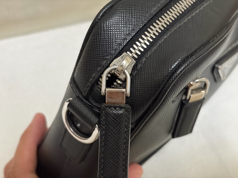 PRADA SAFFIANO TRAVEL 肩背包斜背包 2VH063皮革黑色 二手男款-19