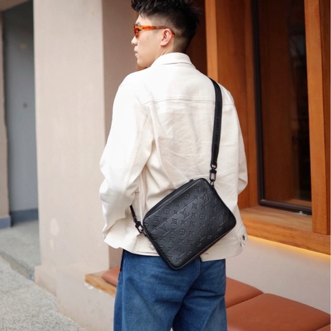 LV Trio 三合一 老花壓紋牛皮革 單肩斜挎包 黑色 尺寸約25×7×18.5cm