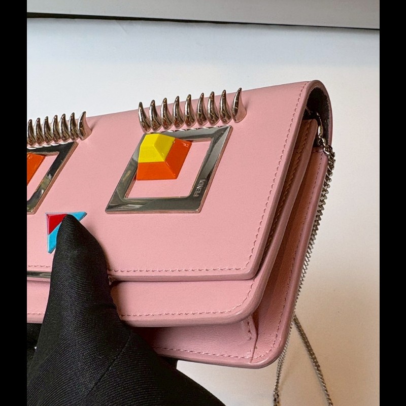 Fendi 銀鍊粉皮小鳥眼睛鍊帶小包 WOC-10