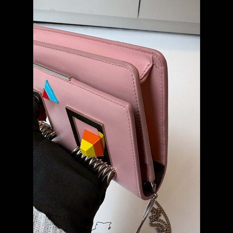 Fendi 銀鍊粉皮小鳥眼睛鍊帶小包 WOC-12