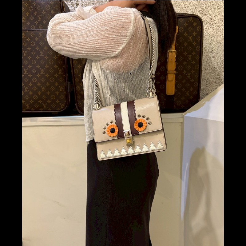 Fendi 銀鍊怪物系列 Kan I 口蓋兩用包-2