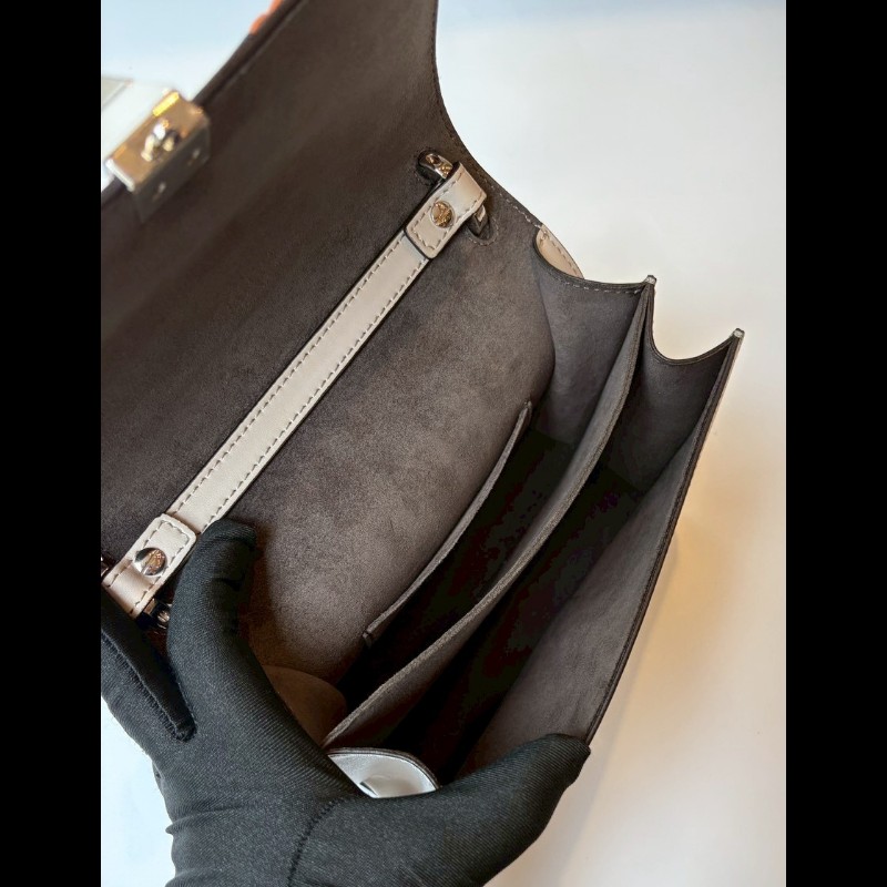 Fendi 銀鍊怪物系列 Kan I 口蓋兩用包-20