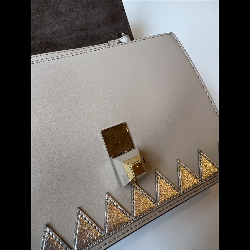 Fendi 銀鍊怪物系列 Kan I 口蓋兩用包-24