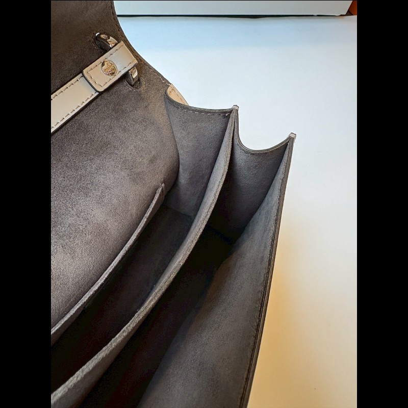 Fendi 銀鍊怪物系列 Kan I 口蓋兩用包-25