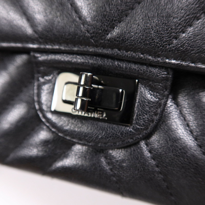 CHANEL 牛皮皮革2.55 (28cm)鏈帶肩背袋-10