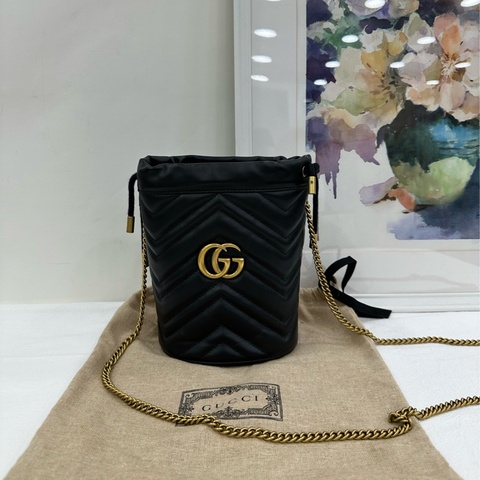 Gucci 新款GG marmont全皮抽繩黑色小水桶包 size:17x13x10cm 容量大超實用 內裡帶卡位
