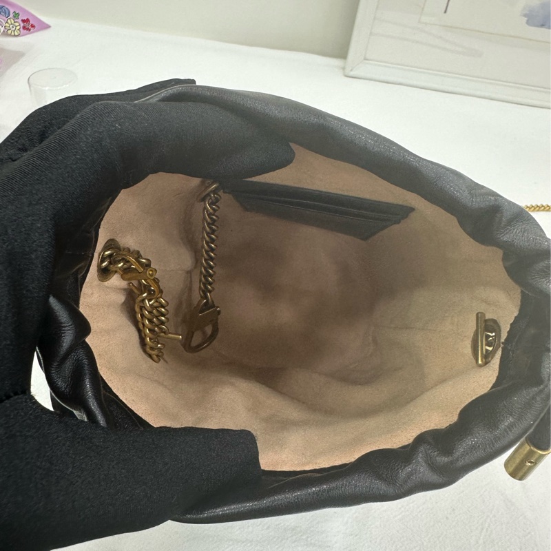 Gucci 新款GG marmont全皮抽繩黑色小水桶包 size:17x13x10cm 容量大超實用 內裡帶卡位-8