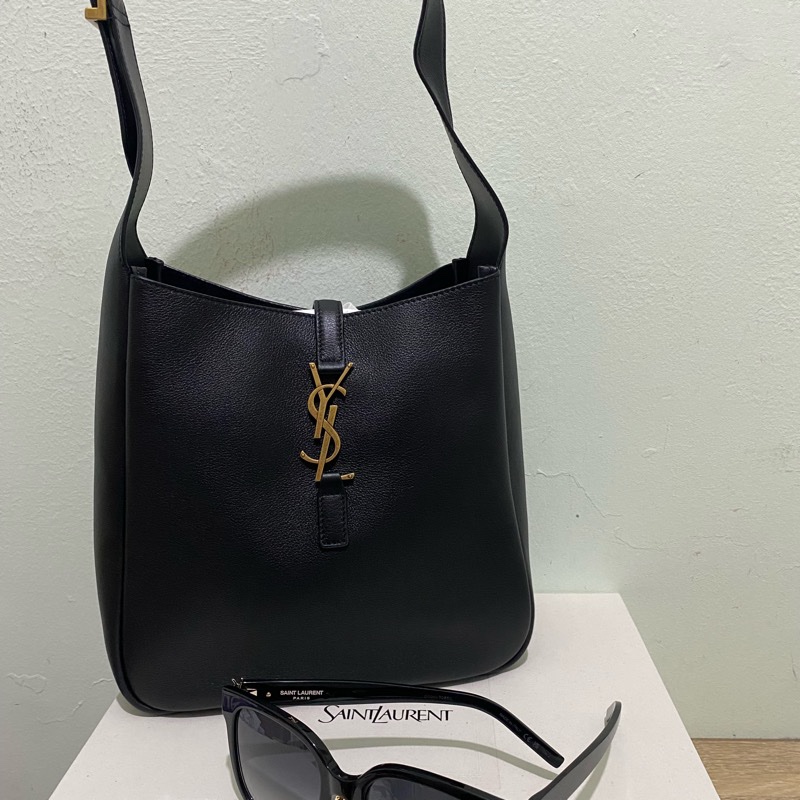 YSL  LE5 A 7小型粒面皮革柔軟手袋-1