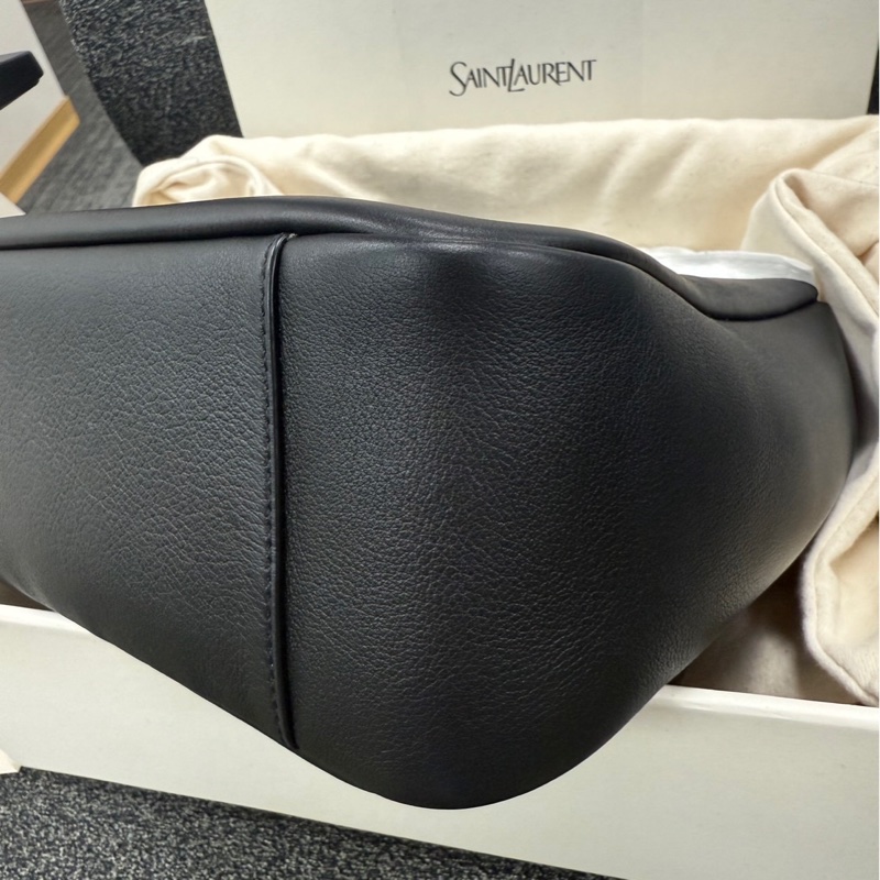 YSL  LE5 A 7小型粒面皮革柔軟手袋-4