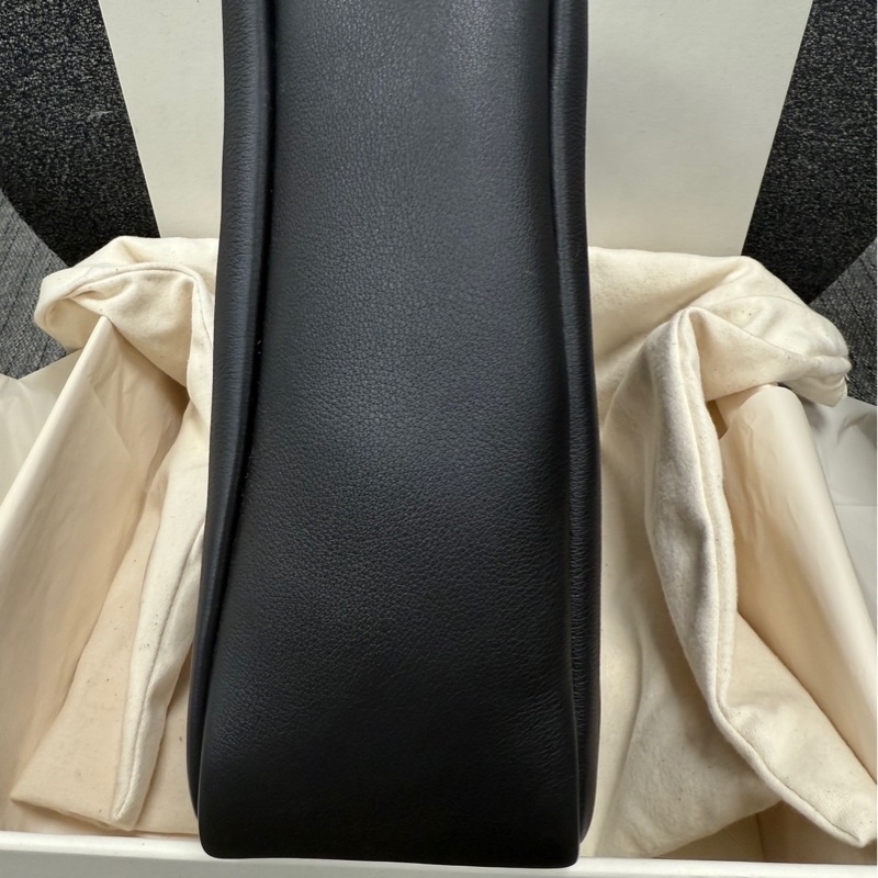 YSL  LE5 A 7小型粒面皮革柔軟手袋-5