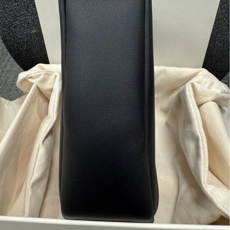 YSL  LE5 A 7小型粒面皮革柔軟手袋-6