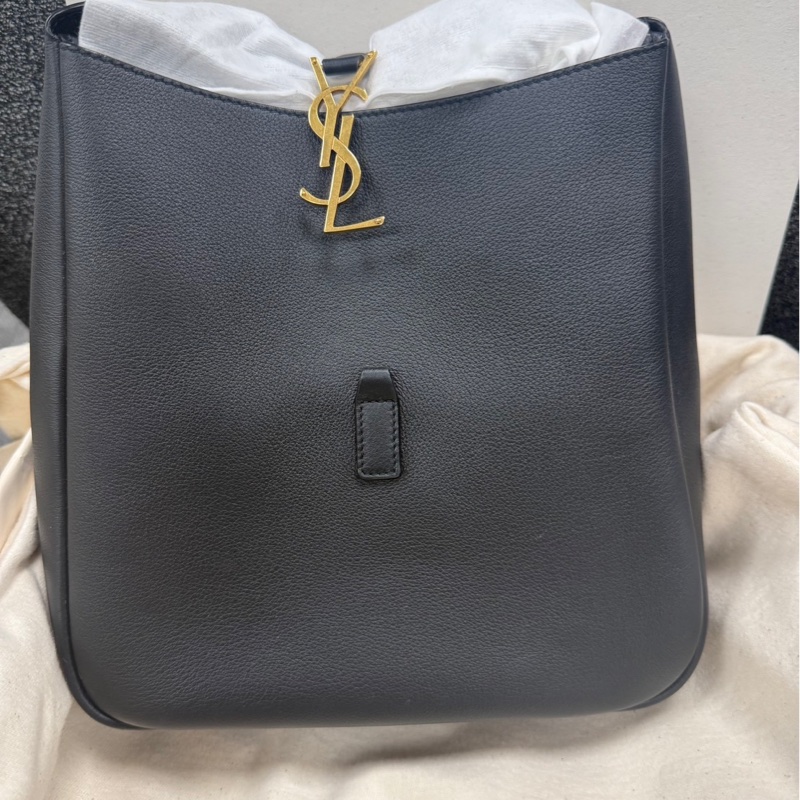 YSL  LE5 A 7小型粒面皮革柔軟手袋-7