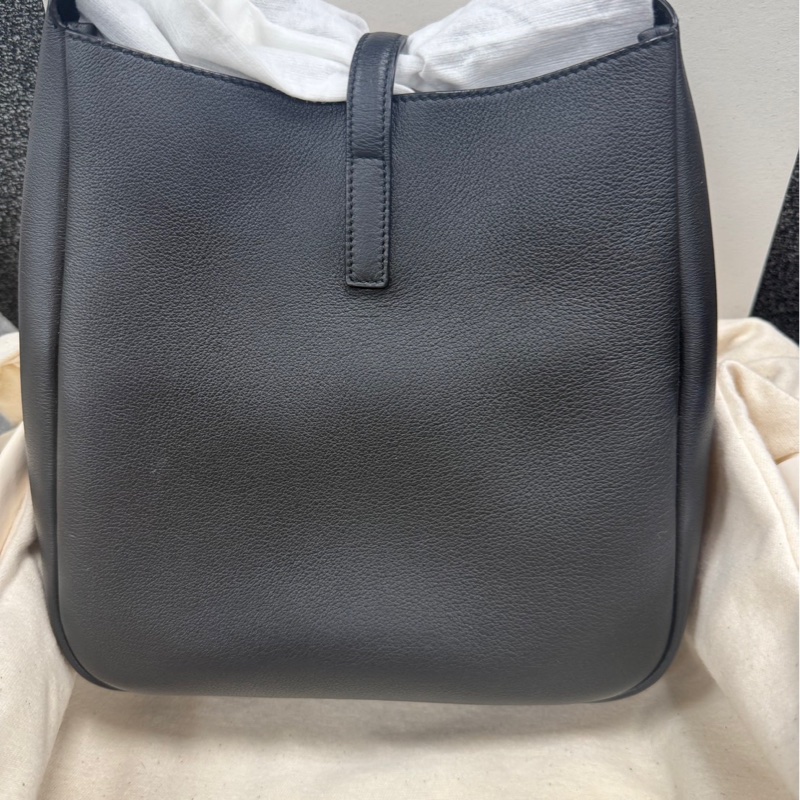 YSL  LE5 A 7小型粒面皮革柔軟手袋-8