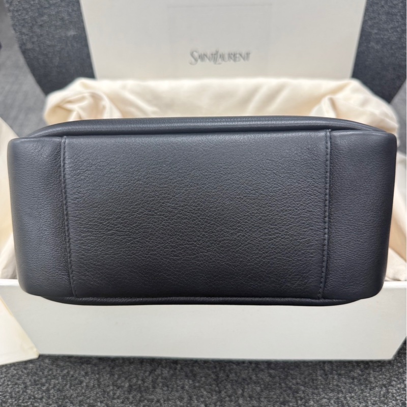 YSL  LE5 A 7小型粒面皮革柔軟手袋-9