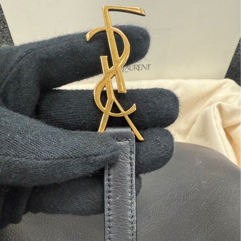 YSL  LE5 A 7小型粒面皮革柔軟手袋-12