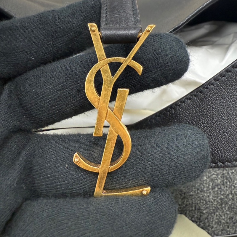 YSL  LE5 A 7小型粒面皮革柔軟手袋-13