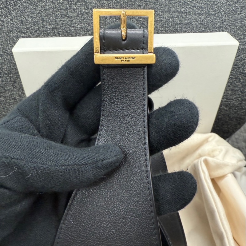 YSL  LE5 A 7小型粒面皮革柔軟手袋-14