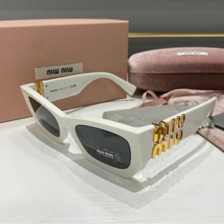 Miumiu mu09ws 經典白色墨鏡 全新全配-5