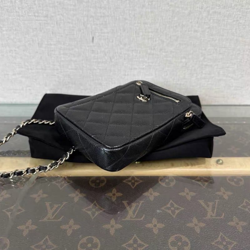 CHANEL 25C黑金菱格多卡位斜背手機包11*19*3 98新配件塵袋-4