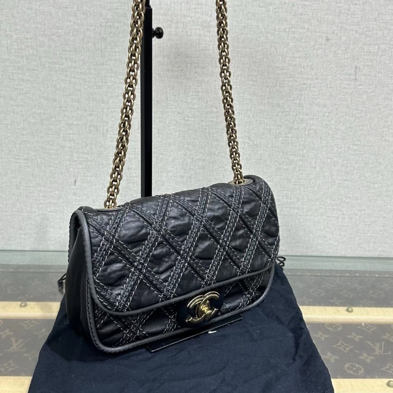 CHANEL 黑金CF外縫線肩背斜背包 24*15*6 98新 配件塵袋-1