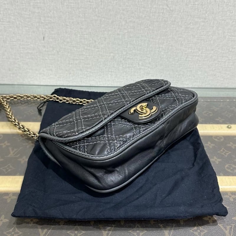 CHANEL 黑金CF外縫線肩背斜背包 24*15*6 98新 配件塵袋-2