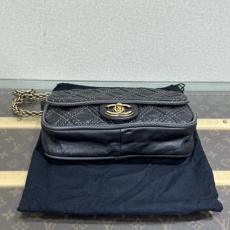 CHANEL 黑金CF外縫線肩背斜背包 24*15*6 98新 配件塵袋-3
