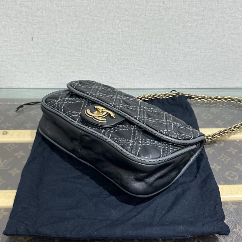 CHANEL 黑金CF外縫線肩背斜背包 24*15*6 98新 配件塵袋-4